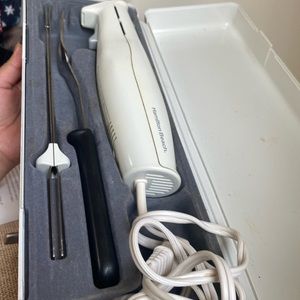 Hamilton Beach Carve n' Set Electric Knife & Carving Fork with Hard Case #74250
